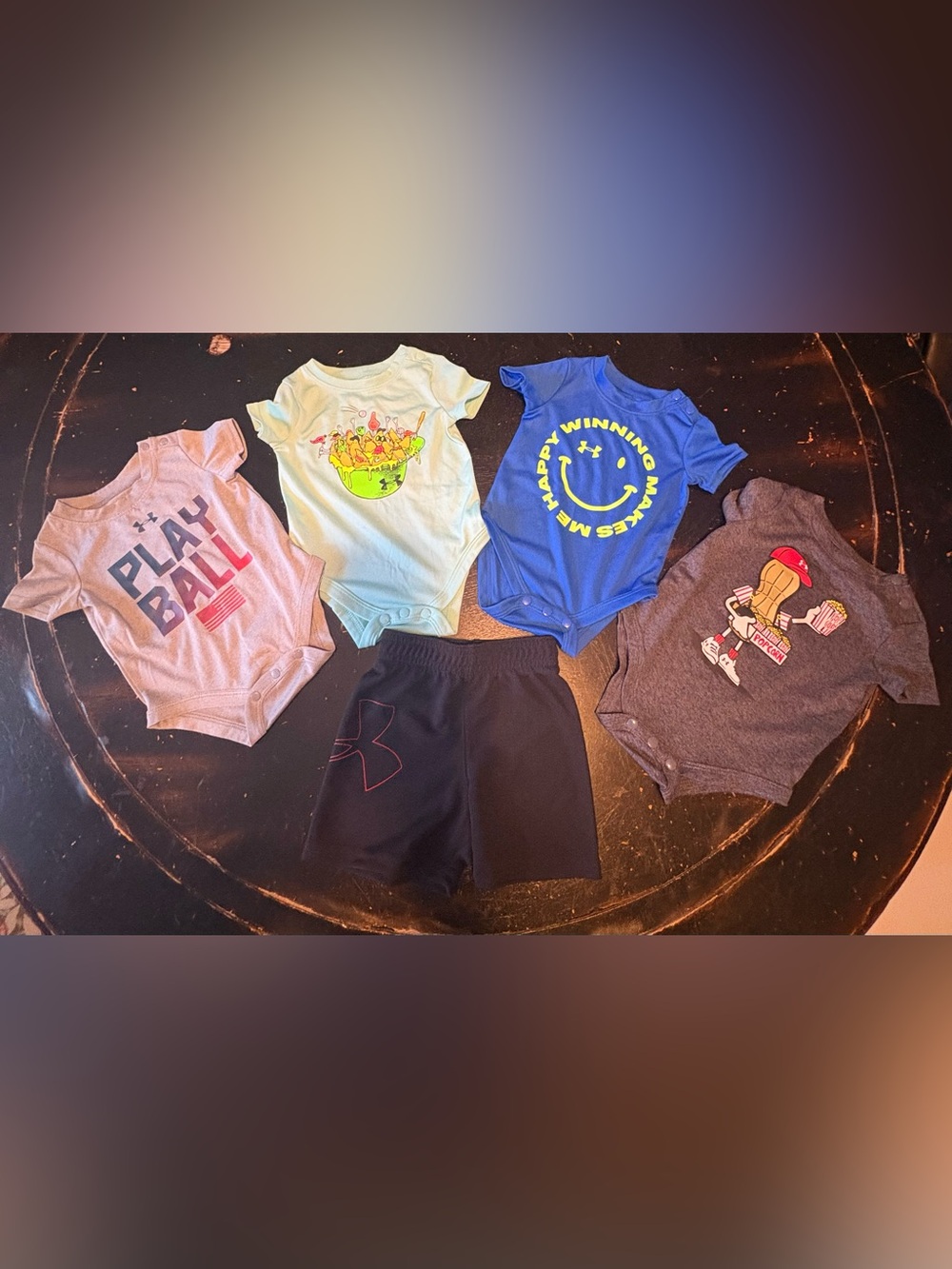 Under Armour baby clothing set 0-3 Months 4 BodySuits a shorts HeatGear Lot of 5